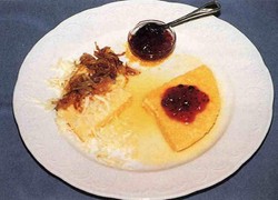 Polenta aus Polenta, Milch, Wasser, Salz